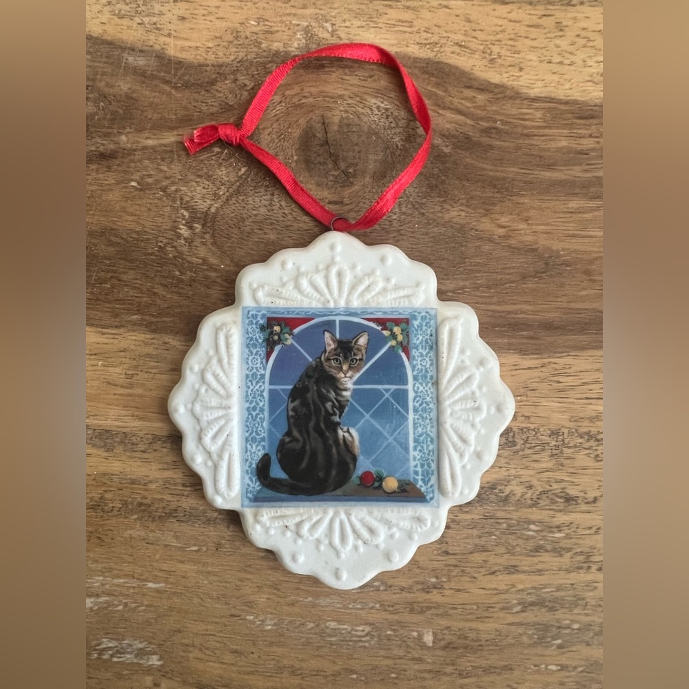 Papel cat ornament